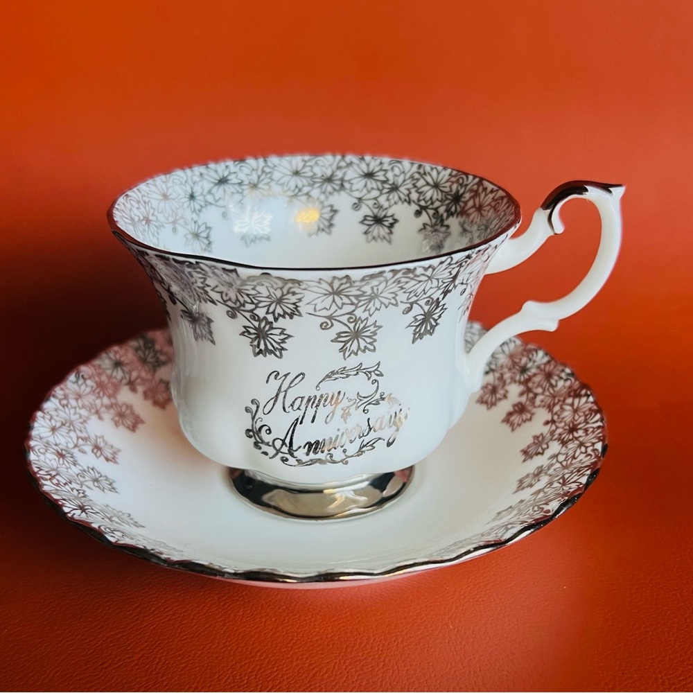 Royal Albert England Elegant Floral Teacup /Saucer Set Fine Bone